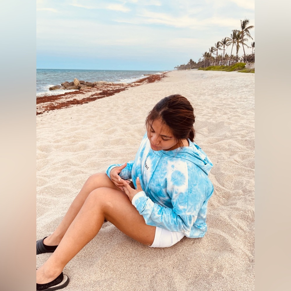 Brand: Riley&James. Size:Large. Color:Blue/White - Picture 2 of 2